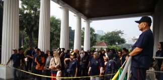 Kepala Museum Nasional melepas Jalan Santai Museum Nasional dalam rangka memperingati 241 tahun Museum Nasional (28/04)